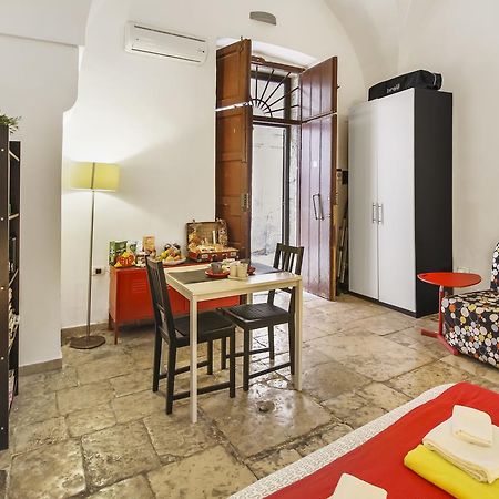B&B Affittacamere Del Teatro Bríndisi Exterior foto