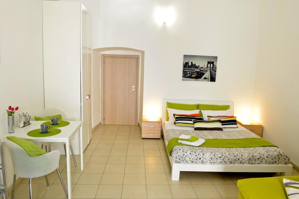 B&B Affittacamere Del Teatro Bríndisi Habitación foto