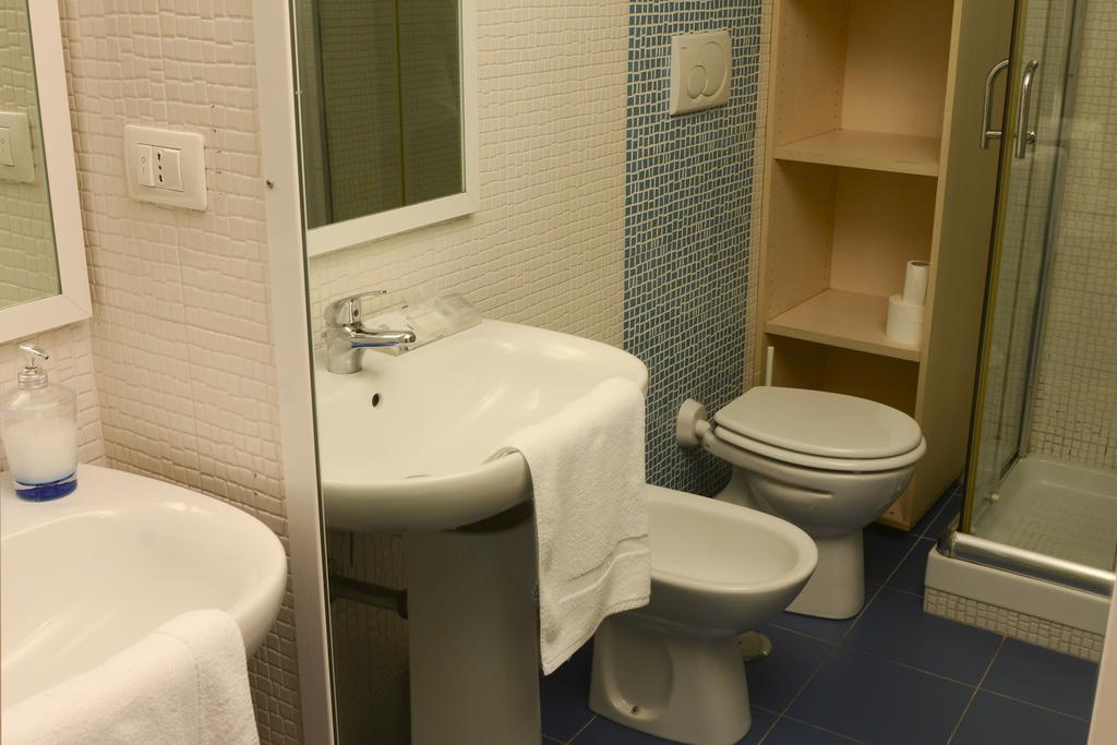 B&B Affittacamere Del Teatro Bríndisi Habitación foto