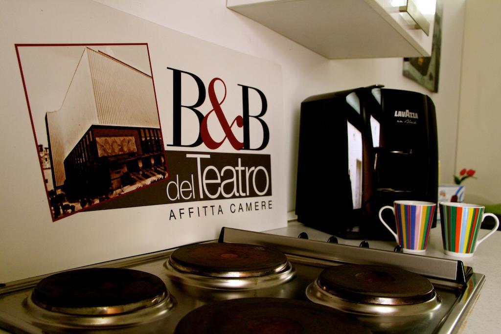 B&B Affittacamere Del Teatro Bríndisi Exterior foto