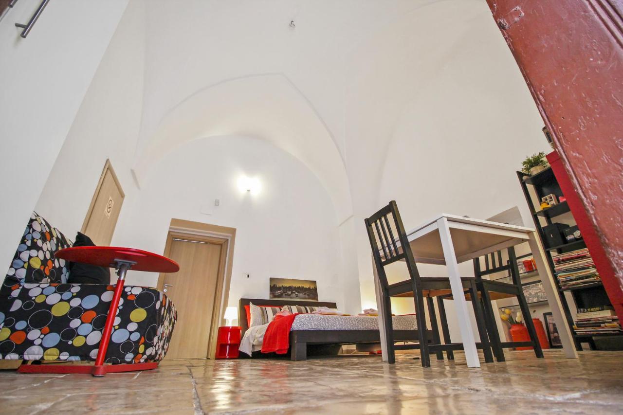 B&B Affittacamere Del Teatro Bríndisi Exterior foto